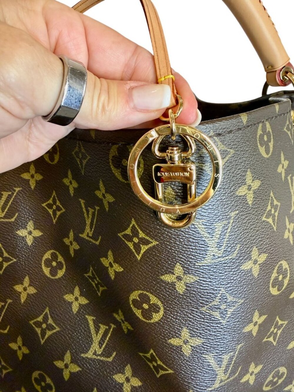 Louis Vuitton Artsy Handbag Monogram Canvas MM Bag - Picture 7 of 15